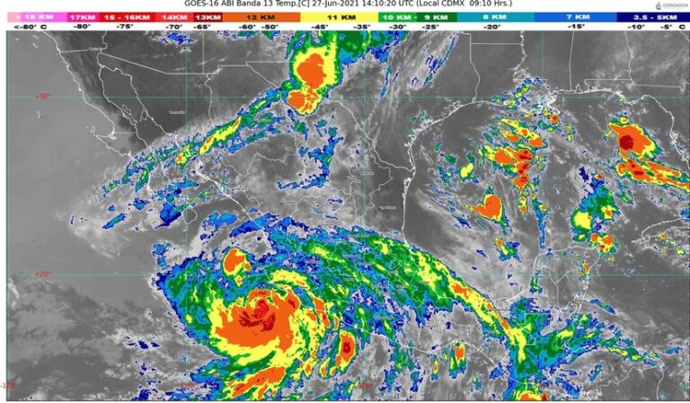 Huracán “Enrique” amenaza con incrementar su fuerza