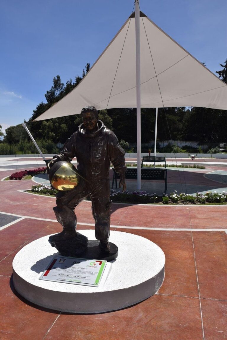 ¡Ya ni las estatuas respetan!