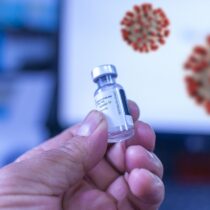 Aumentan los contagios por Covid-19 en países que aplicaron vacunas chinas
