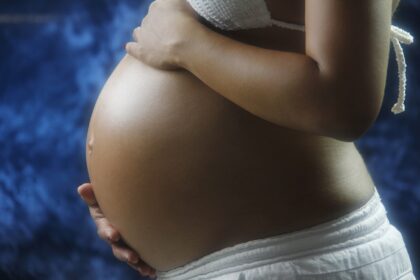 ¿Qué es la maternidad subrogada y qué discute la SCJN?