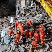 Hay al menos 10 desaparecidos luego del derrumbe de un hotel en China