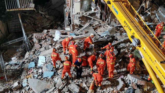 Hay al menos 10 desaparecidos luego del derrumbe de un hotel en China
