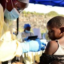 Urge la ONU vacunas básicas en el mundo o viene una “catástrofe absoluta”