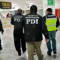 ¡Lo bajaron del avión! Fue detenido presunto agresor de Ainara