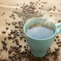 ¿Tomar café reduce el riesgo de contagio de Covid-19?