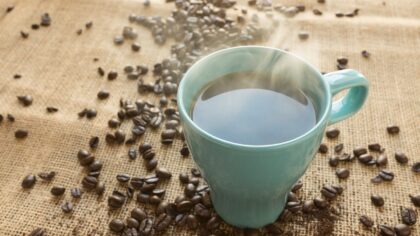 ¿Tomar café reduce el riesgo de contagio de Covid-19?