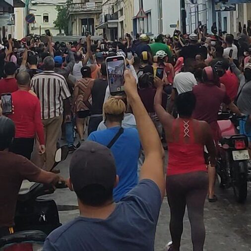 Exiliados piden que regrese el internet en Cuba