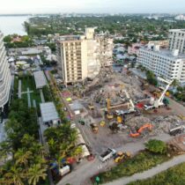 Desploma edificio en Miami; Suman 22 muertos