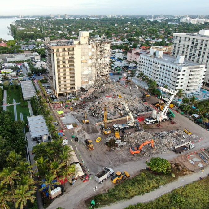 Desploma edificio en Miami; Suman 22 muertos