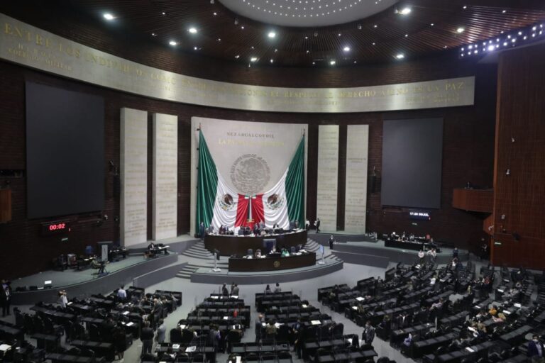 Legisladores van por Huerta y Toledo