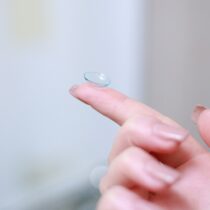 ¿Usas lentes de contacto?  No te los pongas al dormir