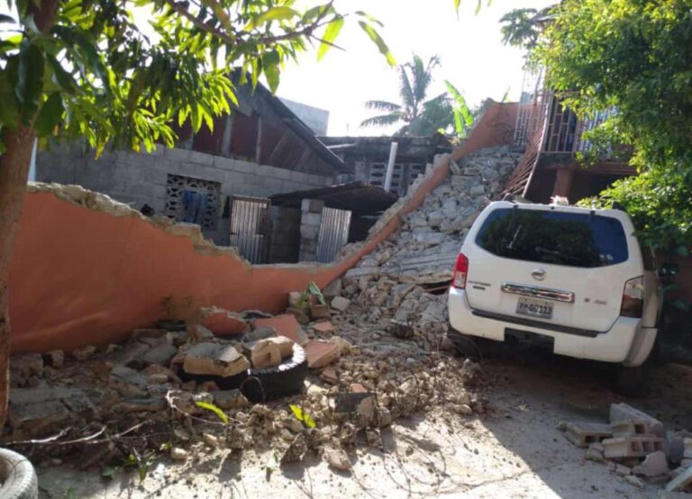 Suman 724 muertes por terremoto en Haití