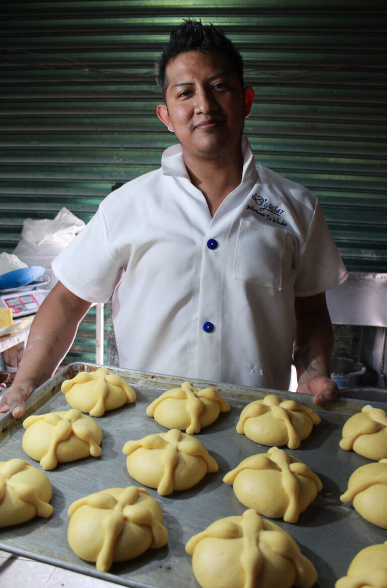 Pan de muerto, descubre la tradición detrás de este manjar