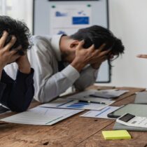 Efectos negativos del estrés en el rendimiento laboral
