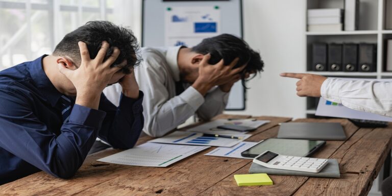 Efectos negativos del estrés en el rendimiento laboral