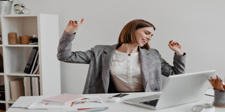 Estrategias para equilibrar tus tiempos en el trabajo sin perder la cabeza