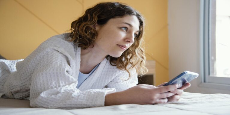 Haz scroll con sentido: consumir cultura sin solo perder el tiempo