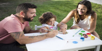 Papás sin culpa: el arte de no compararte con nadie en redes sociales