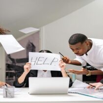 Cómo evitar golpear a tus clientes (y sobrevivir en marketing digital)