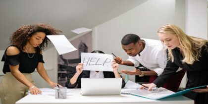 Cómo evitar golpear a tus clientes (y sobrevivir en marketing digital)