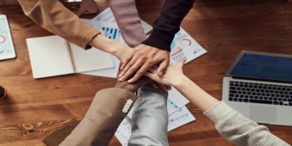 Oficina Zen: cómo tener un ambiente laboral sano sin volverte gurú del yoga