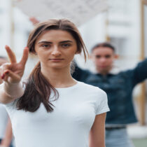La generación que está cansada… pero no deja de luchar.