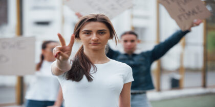 La generación que está cansada… pero no deja de luchar.
