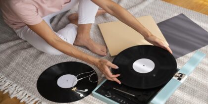 El Regreso de lo Retro: Polaroids, Vinilos y la Estética Y2K