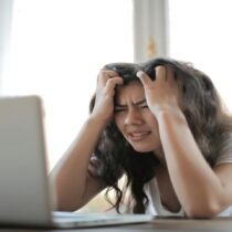 Trabajo sin estrés: cómo poner límites y cuidar tu bienestar