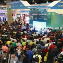 Más allá del stand: lleva tu marca al próximo nivel con redes sociales