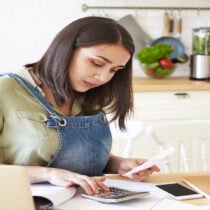 ¿Por qué es clave aprender a manejar el dinero desde jóvenes?