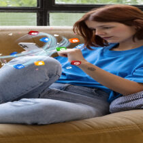 La presión de estar siempre disponible en redes: el nuevo cansancio que nadie admite