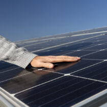 Innovación tecnológica: energía solar, criptomonedas y agricultura inteligente en la era digital