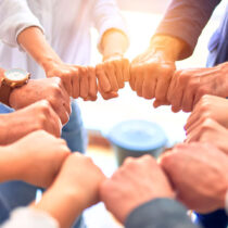 Liderar en marketing sin perder el control (ni la buena relación con tu equipo)